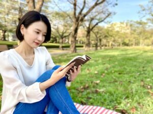 1人で読書　画像